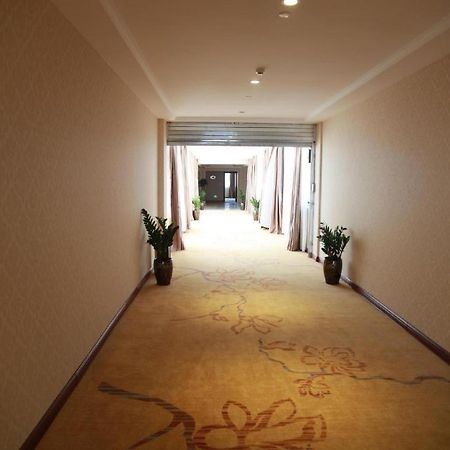 Vienna Hotel Shanghai Pudong Airport Exterior foto